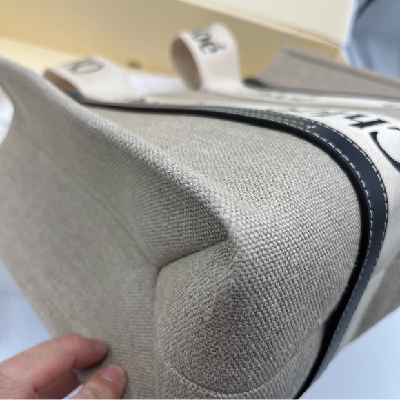 Chloe Woody medium tote - Picture 9 of 12